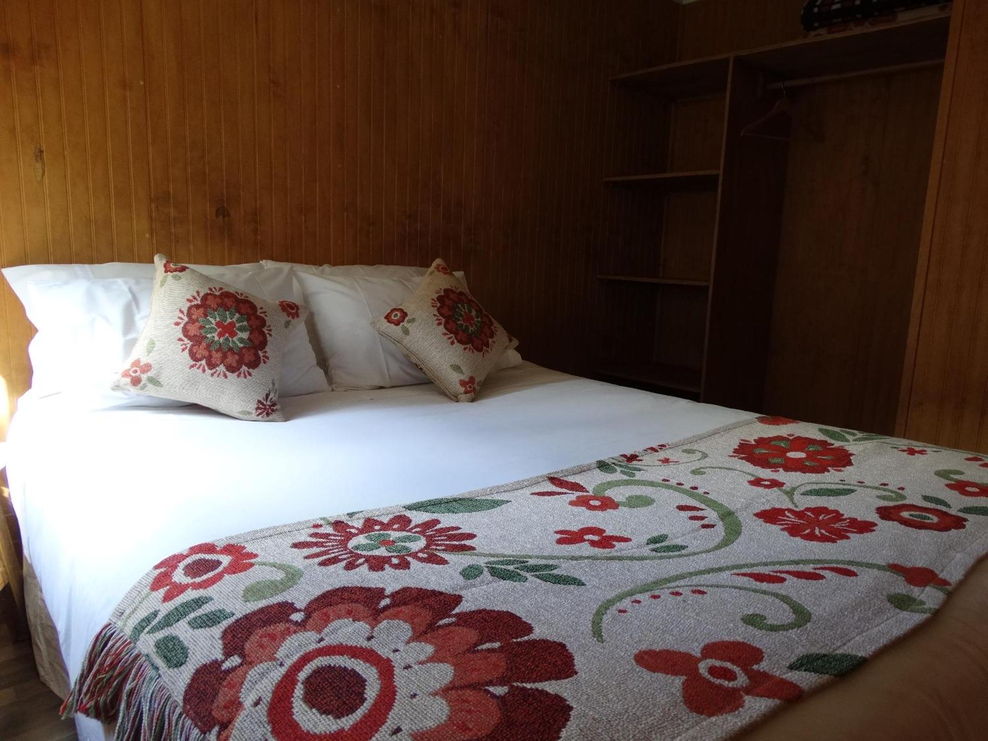 Hostal Lago Condor ปวยร์โตนาตาเลส ภายนอก รูปภาพ